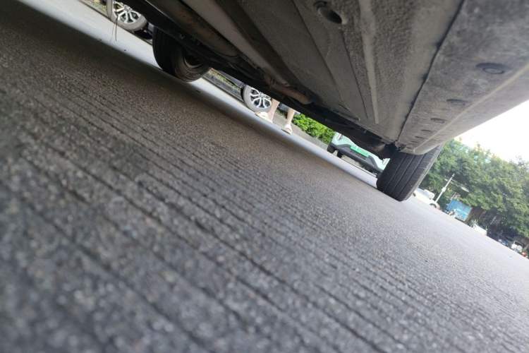 Used Nissan Livina 2010 Jingyue Edition 1.6L Manual All-Around Model Chassis Front Left