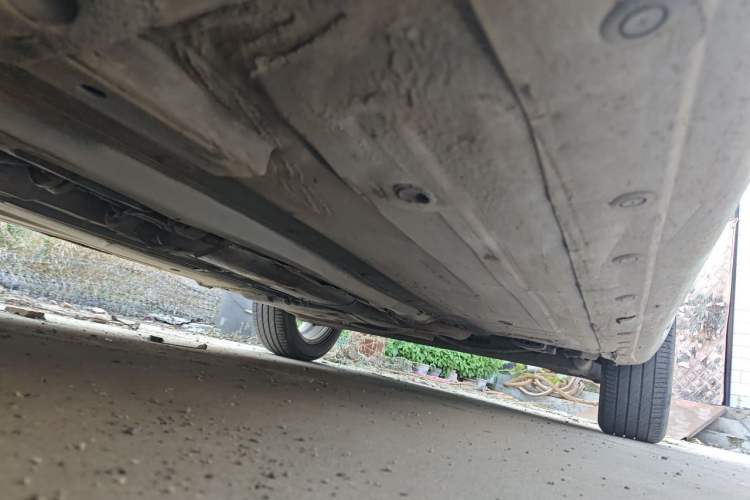 Used Nissan Livina 2010 Jingyue Edition 1.6L Manual All-Around Model Chassis Front Left