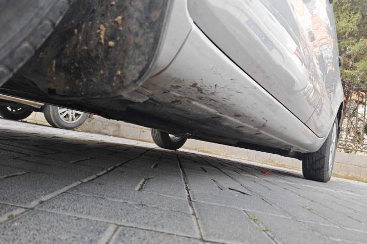 Used Nissan Livina 2010 Jingyue Edition 1.6L Manual All-Around Model Chassis Front Left