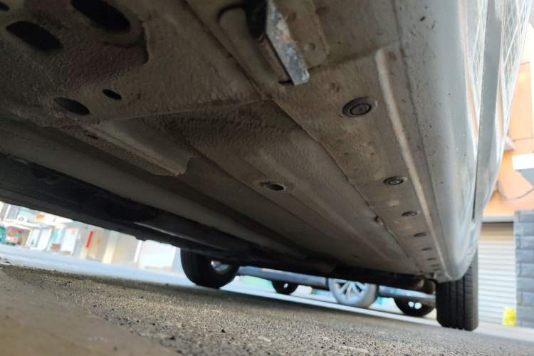 Used Nissan Livina 2010 Jingyue Edition 1.6L Manual All-Around Model Chassis Front Left