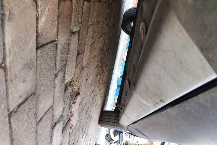 Used Nissan Livina 2010 Jingrui Edition 1.6L Manual Standard Model Chassis Front Left
