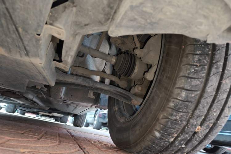 Used Nissan Livina 2010 Jingyue Edition 1.6L Manual All-Around Model Chassis Front Left