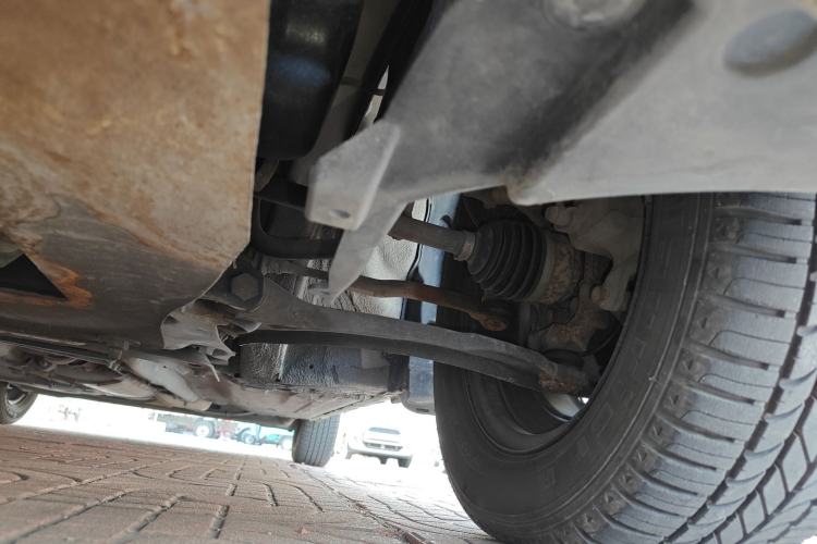 Used Nissan Livina 2010 Jingyue Edition 1.6L Manual All-Around Model Chassis Front Left