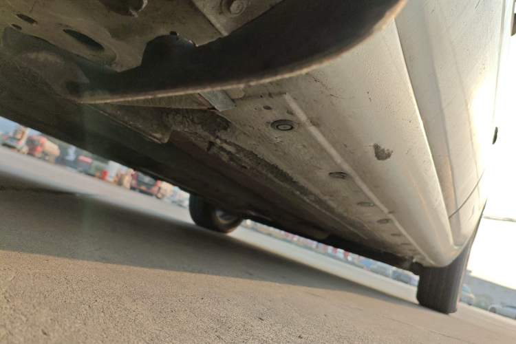 Used Nissan Livina 2010 Jingyue Edition 1.6L Manual All-Around Model Chassis Front Left