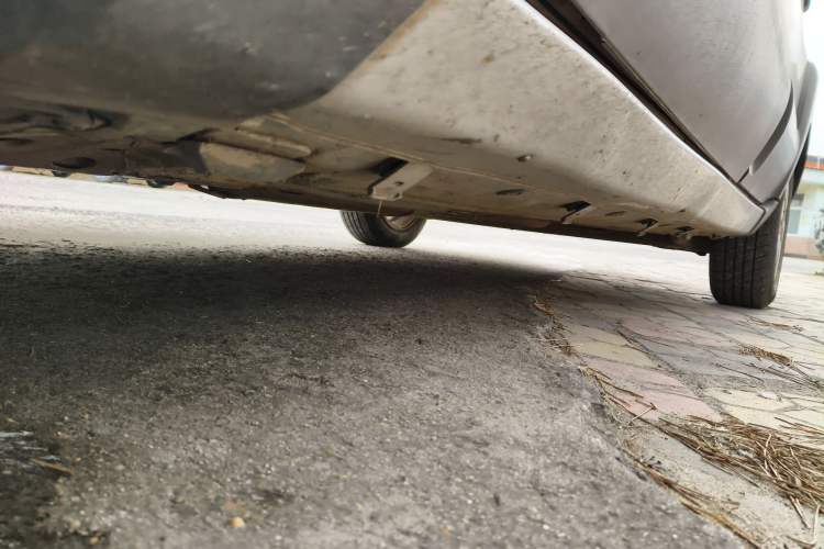 Used Nissan Livina 2010 Jingyue Edition 1.6L Manual All-Around Model Chassis Front Left