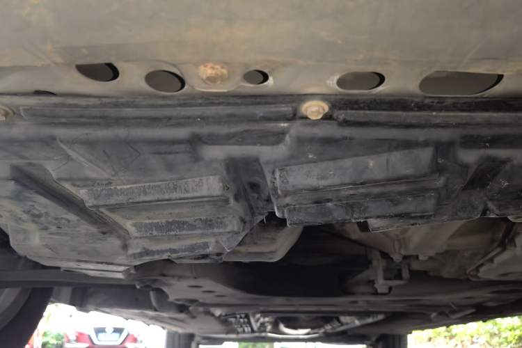 Used Nissan Livina 2010 Jingrui Edition 1.6L Automatic Smart High-End Model Chassis Front