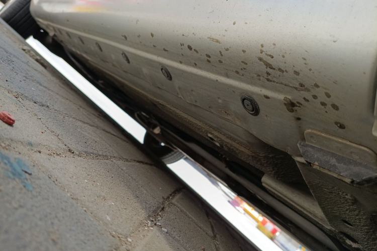 Used Nissan Livina 2010 Jingyue Edition 1.6L Automatic All-in-One Model Chassis Front Right