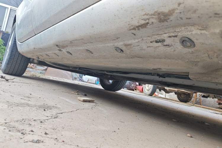 Used Nissan Livina 2010 Jingyue Edition 1.6L Manual All-Around Model Chassis Front Right