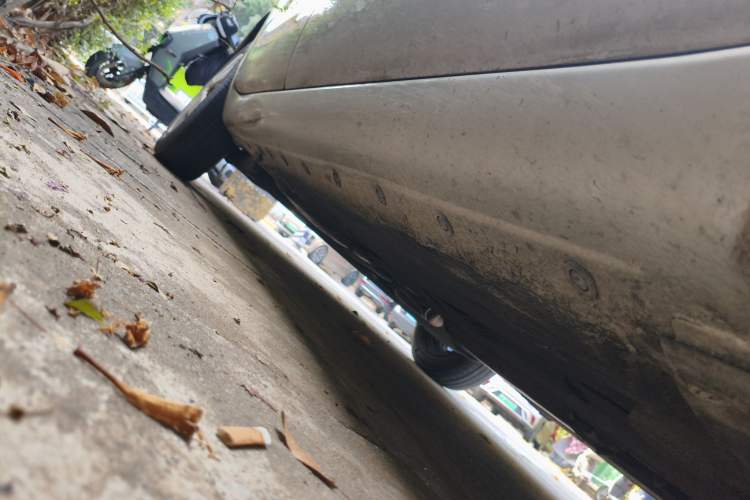 Used Nissan Livina 2010 Jingyue Edition 1.6L Automatic All-in-One Model Chassis Front Right