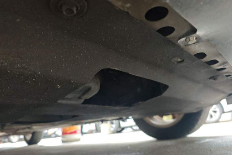 Used Nissan Livina 2010 Jingrui Edition 1.6L Manual Standard Model Chassis Front Right