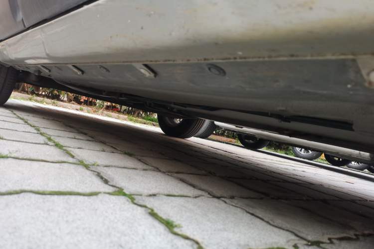Used Nissan Livina 2010 Jingrui Edition 1.6L Manual Standard Model Chassis Front Right