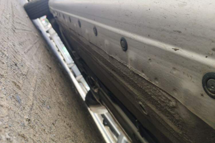 Used Nissan Livina 2010 Jingyue Edition 1.6L Manual All-Around Model Chassis Front Right