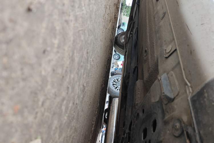 Used Nissan Livina 2010 JINRUI Edition 1.6L Automatic Standard Model Chassis Front Right