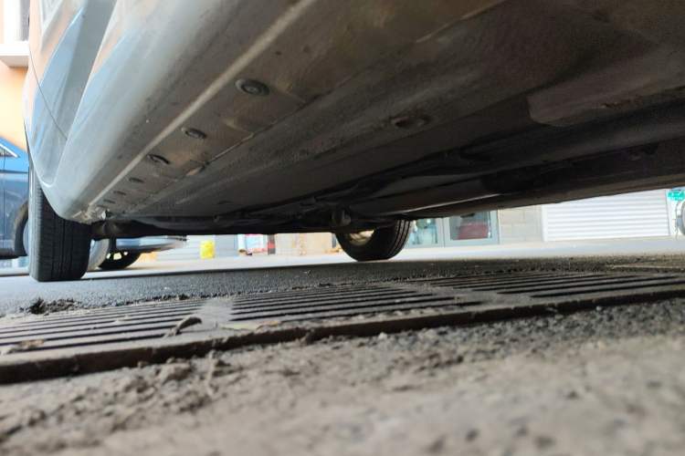 Used Nissan Livina 2010 Jingyue Edition 1.6L Manual All-Around Model Chassis Front Right