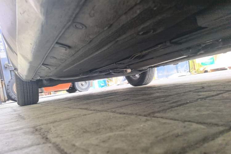 Used Nissan Livina 2010 Jingrui Edition 1.6L Manual Standard Model Chassis Front Right