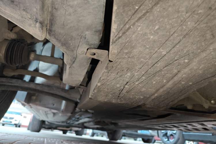 Used Nissan Livina 2010 Jingyue Edition 1.6L Manual All-Around Model Chassis Front Right