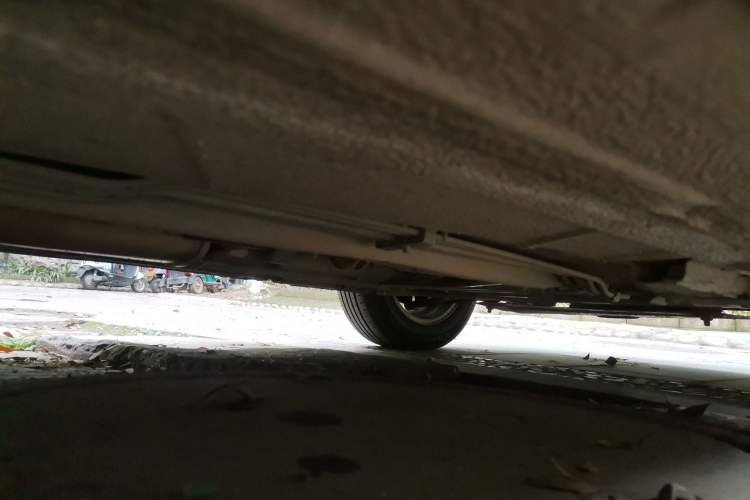 Used Nissan Livina 2010 Jingyue Edition 1.6L Manual All-Around Model Chassis Front Right