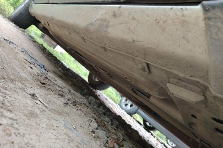 Used Nissan Livina 2010 Jingrui Edition 1.6L Manual Standard Model Chassis Front Right