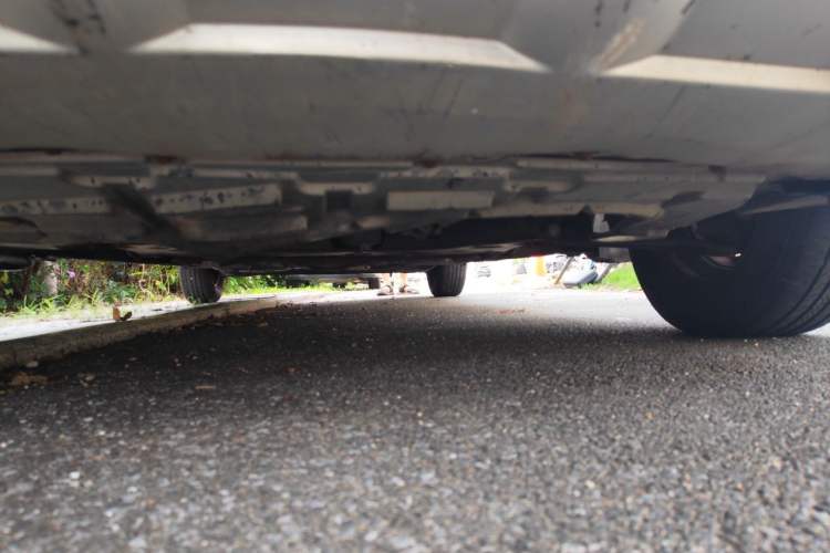 Used Nissan Livina 2010 Jingyue Edition 1.6L Manual All-Around Model Chassis Front