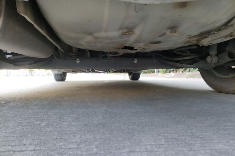 Used Nissan Livina 2010 Jingyue Edition 1.6L Manual All-Around Model Chassis Rear