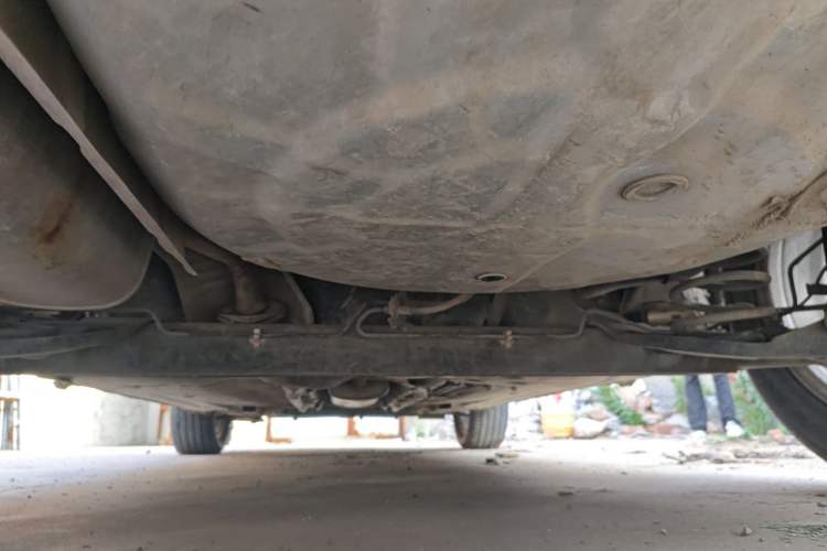 Used Nissan Livina 2010 Jingyue Edition 1.6L Manual All-Around Model Chassis Rear