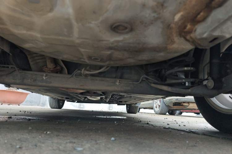 Used Nissan Livina 2010 Jingrui Edition 1.6L Manual Standard Model Chassis Rear