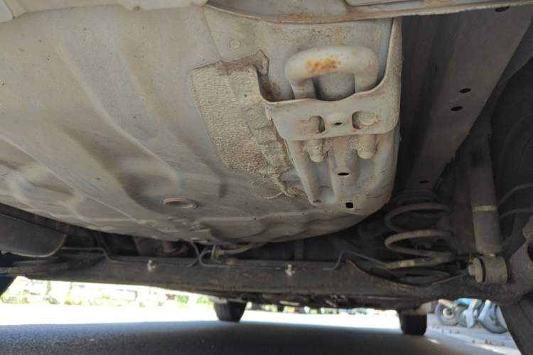Used Nissan Livina 2010 Jingyue Edition 1.6L Manual All-Around Model Chassis Rear
