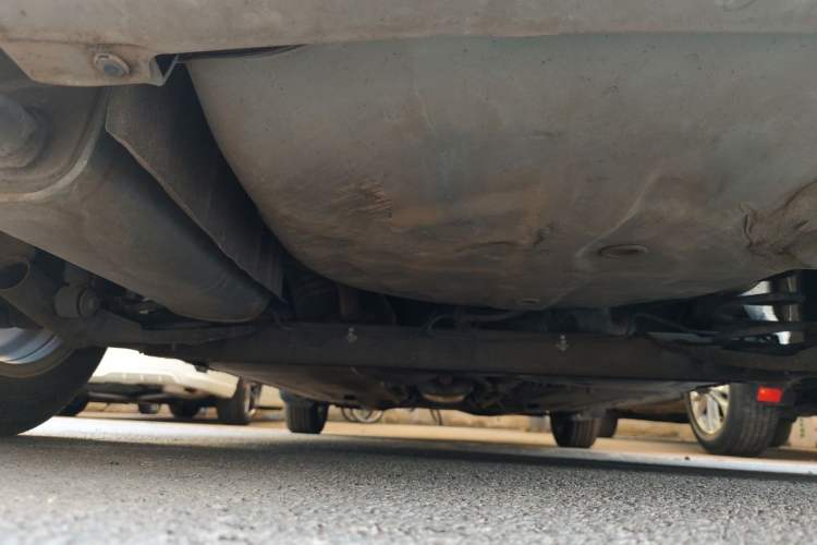 Used Nissan Livina 2010 Jingyue Edition 1.6L Manual All-Around Model Chassis Rear