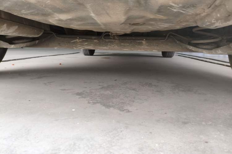 Used Nissan Livina 2010 Jingyue Edition 1.6L Manual All-Around Model Chassis Rear