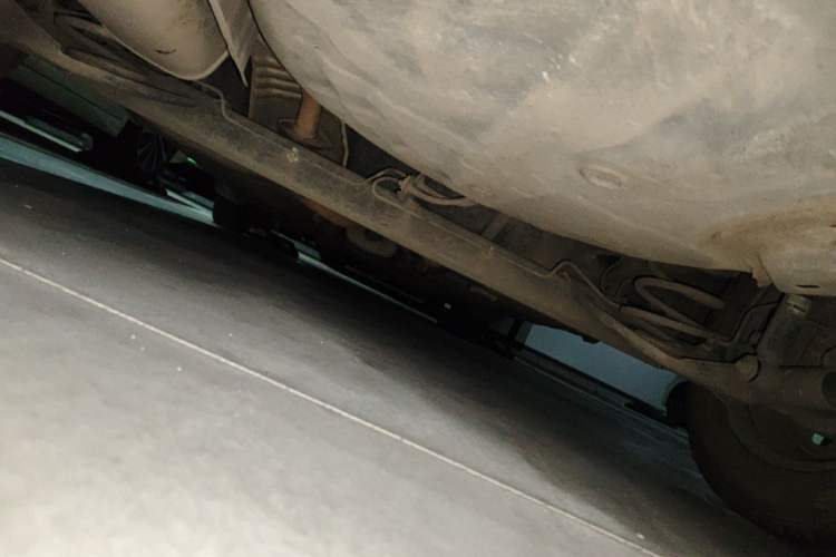 Used Nissan Livina 2010 Jingyue Edition 1.6L Manual All-Around Model Chassis Rear