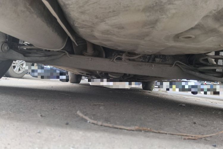 Used Nissan Livina 2010 Jingyue Edition 1.6L Manual All-Around Model Chassis Rear