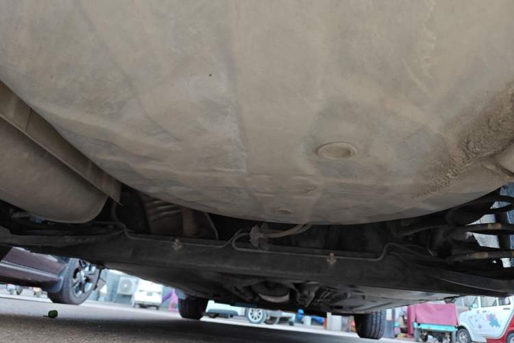 Used Nissan Livina 2010 Jingyue Edition 1.6L Manual All-Around Model Chassis Rear