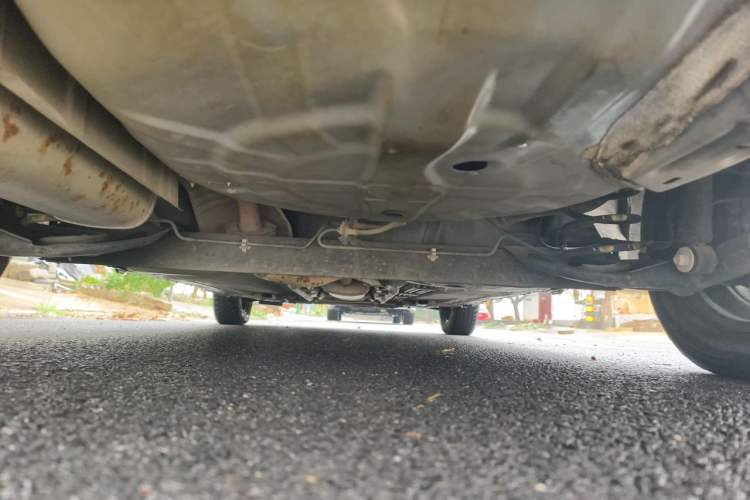 Used Nissan Livina 2010 Jingyue Edition 1.6L Manual All-Around Model Chassis Rear