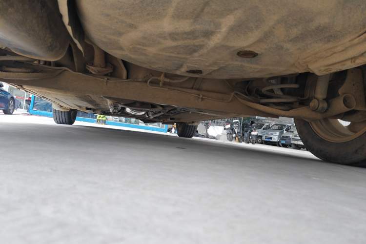 Used Nissan Livina 2010 Jingrui Edition 1.6L Manual Standard Model Chassis Rear