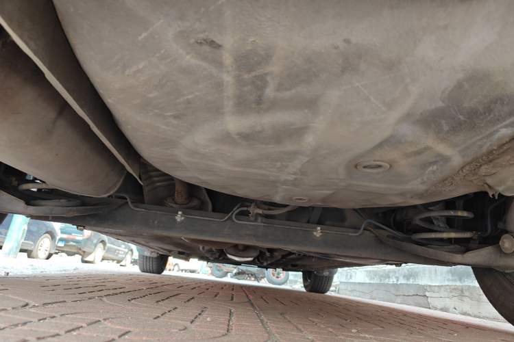 Used Nissan Livina 2010 Jingyue Edition 1.6L Manual All-Around Model Chassis Rear