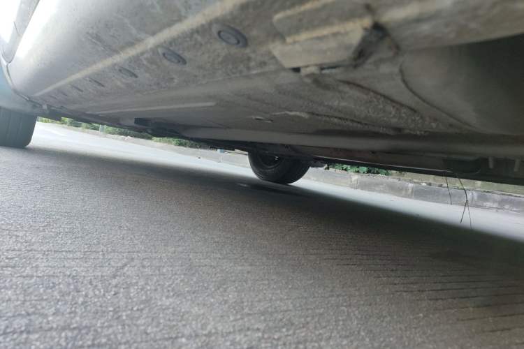 Used Nissan Livina 2010 Jingyue Edition 1.6L Manual All-Around Model Chassis Rear Left