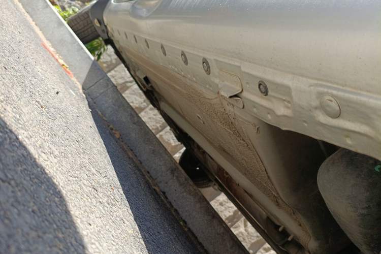 Used Nissan Livina 2010 Jingyue Edition 1.6L Automatic All-in-One Model Chassis Rear Left