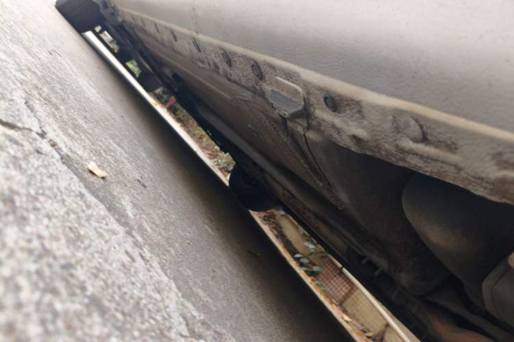 Used Nissan Livina 2010 Jingyue Edition 1.6L Automatic All-in-One Model Chassis Rear Left