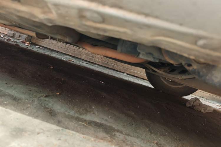 Used Nissan Livina 2010 Jingyue Edition 1.6L Manual All-Around Model Chassis Rear Left