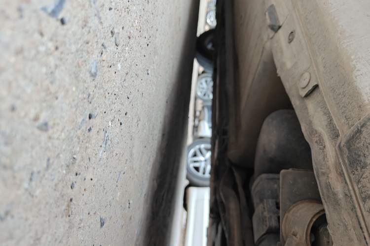 Used Nissan Livina 2010 JINRUI Edition 1.6L Automatic Standard Model Chassis Rear Left