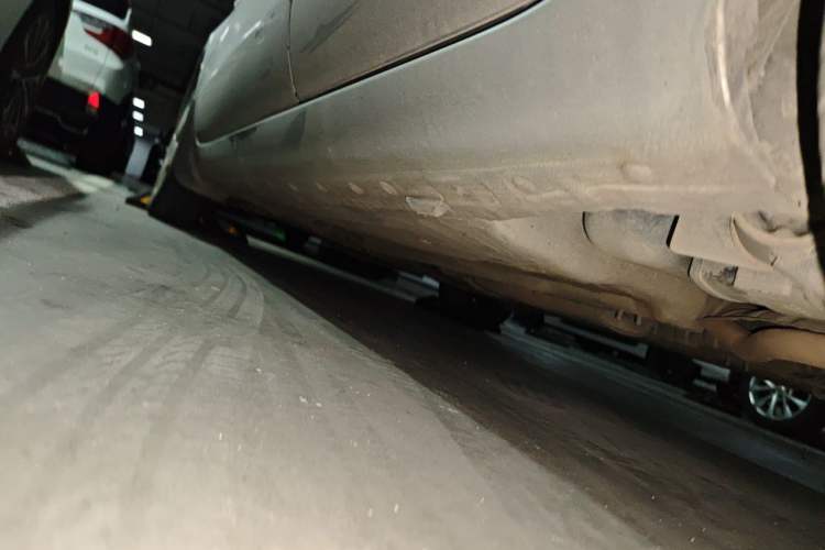 Used Nissan Livina 2010 Jingyue Edition 1.6L Manual All-Around Model Chassis Rear Left