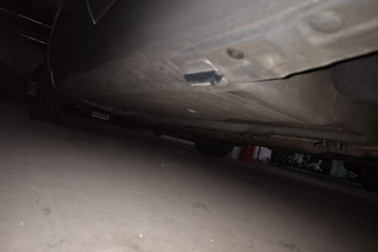 Used Nissan Livina 2010 Jingyue Edition 1.6L Manual All-Around Model Chassis Rear Left
