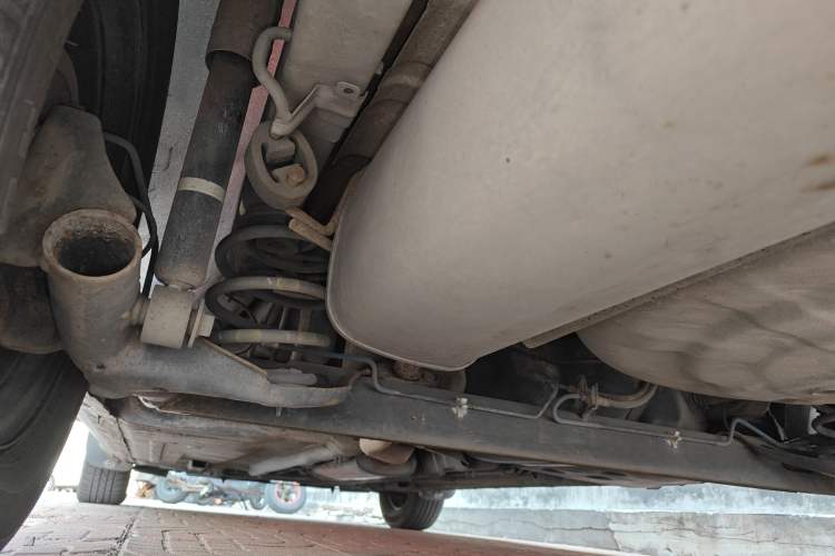 Used Nissan Livina 2010 Jingyue Edition 1.6L Manual All-Around Model Chassis Rear Left