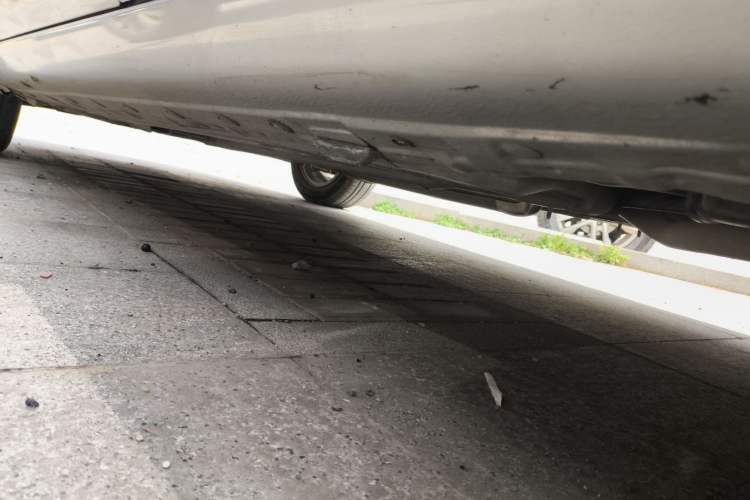 Used Nissan Livina 2010 Jingyue Edition 1.6L Manual All-Around Model Chassis Rear Left