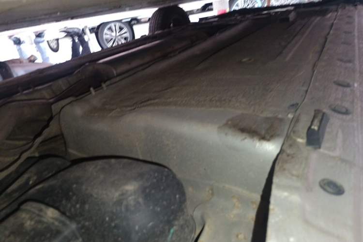Used Nissan Livina 2010 Jingyue Edition 1.6L Manual All-Around Model Chassis Rear Left