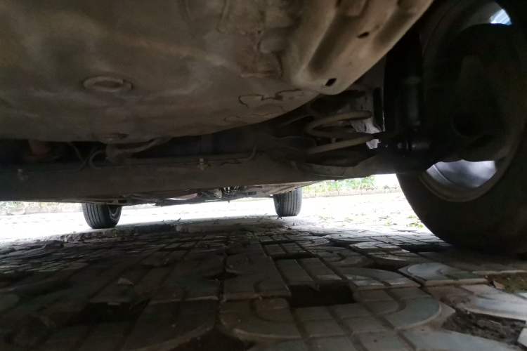 Used Nissan Livina 2010 Jingyue Edition 1.6L Manual All-Around Model Chassis Rear