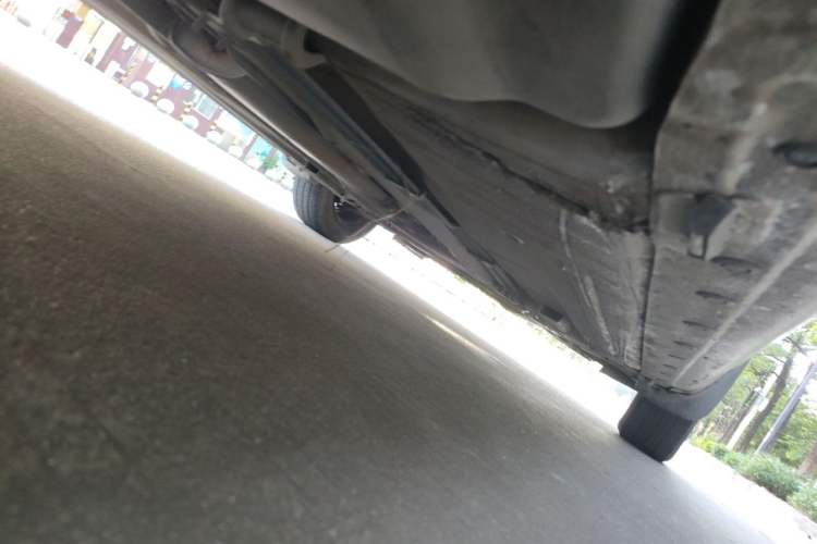 Used Nissan Livina 2010 Jingyue Edition 1.6L Manual All-Around Model Chassis Rear Right