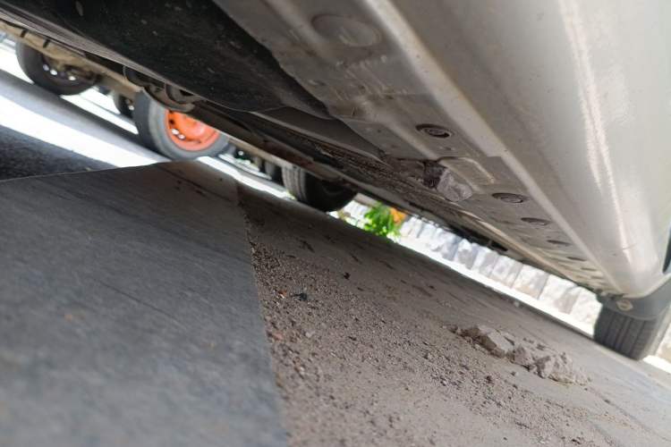 Used Nissan Livina 2010 Jingyue Edition 1.6L Automatic All-in-One Model Chassis Rear Right