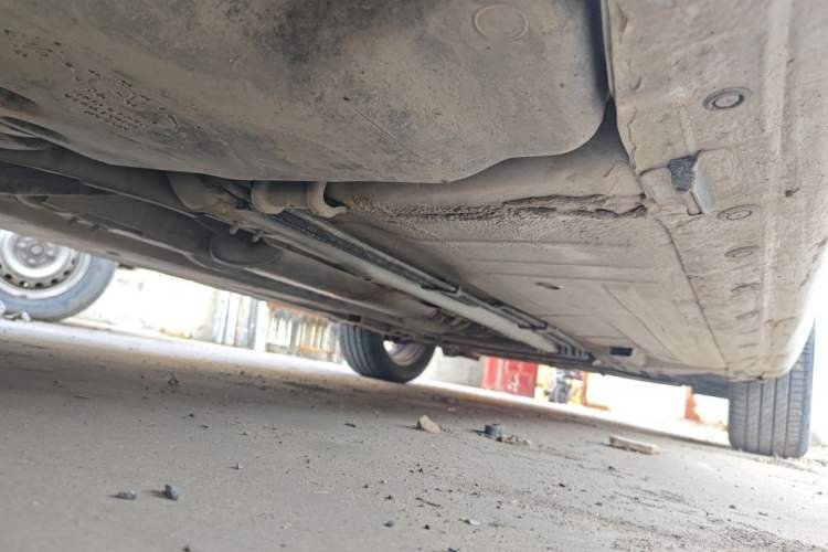 Used Nissan Livina 2010 Jingyue Edition 1.6L Manual All-Around Model Chassis Rear Right