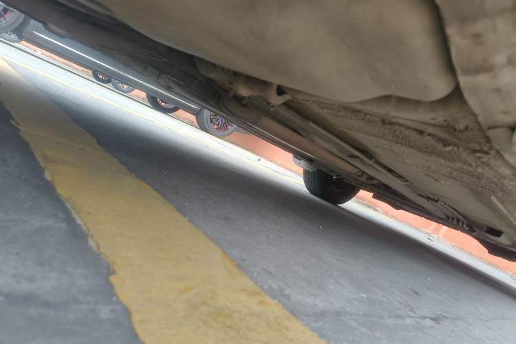 Used Nissan Livina 2010 Jingyue Edition 1.6L Automatic Supercharged Model Chassis Rear Right